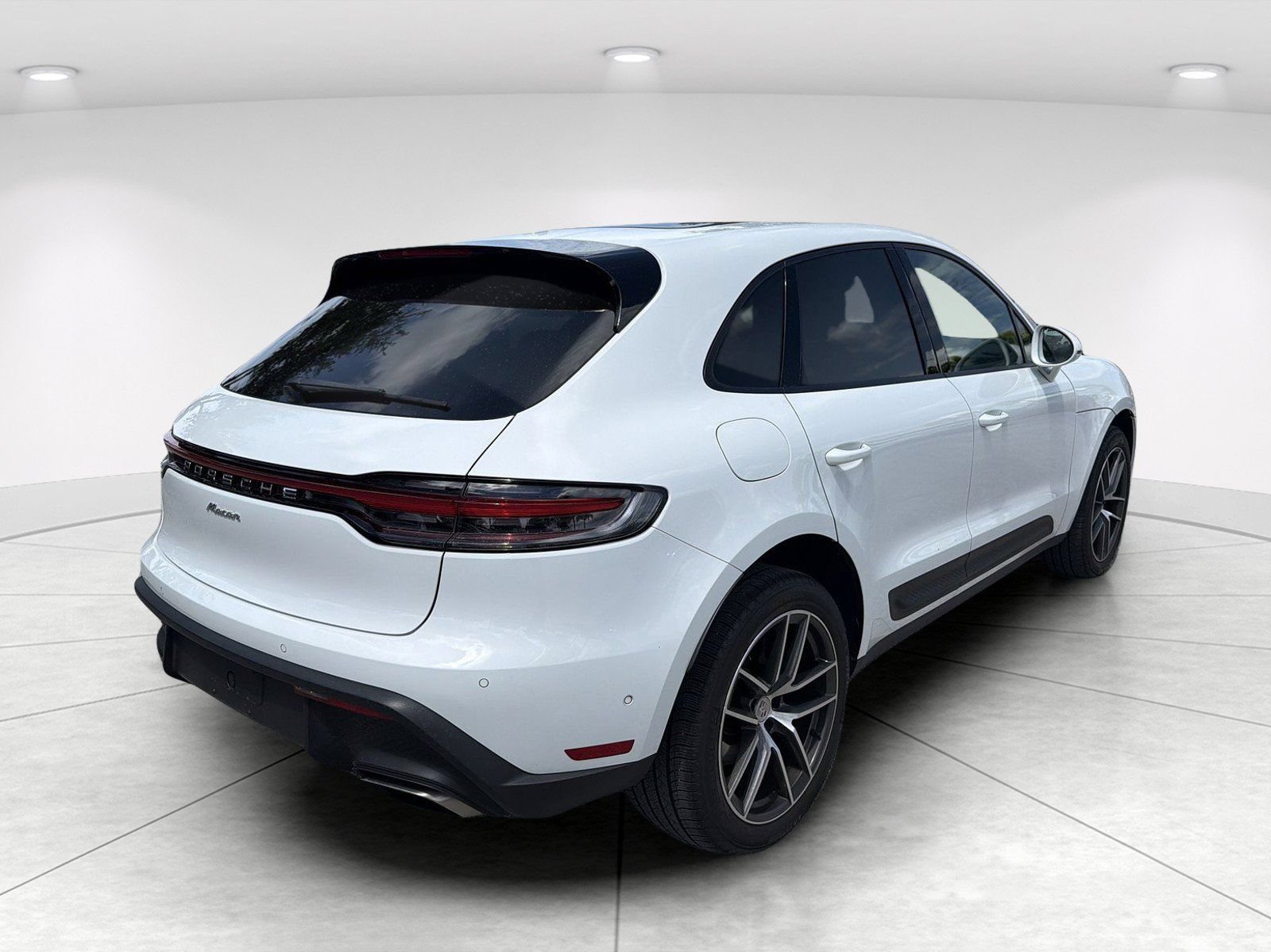 Used 2024 Porsche Macan AWD/4WD image 4