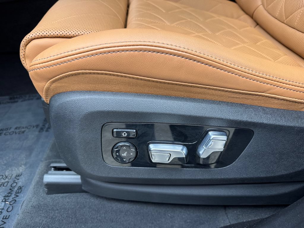 Certified 2024 BMW X7 xDrive40i w/ Executive Package AWD/4WD image 12