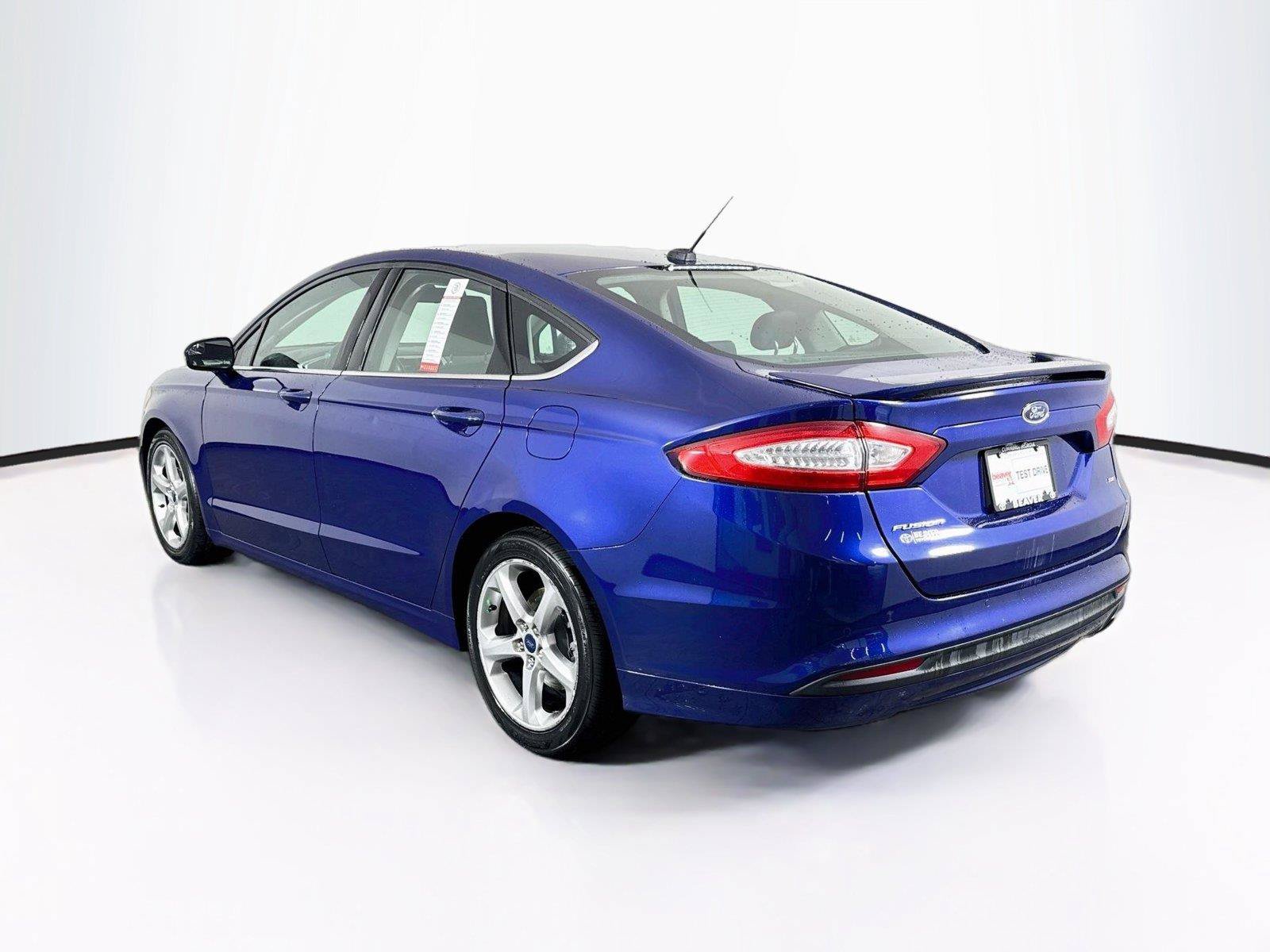 Used 2016 Ford Fusion SE FWD image 12