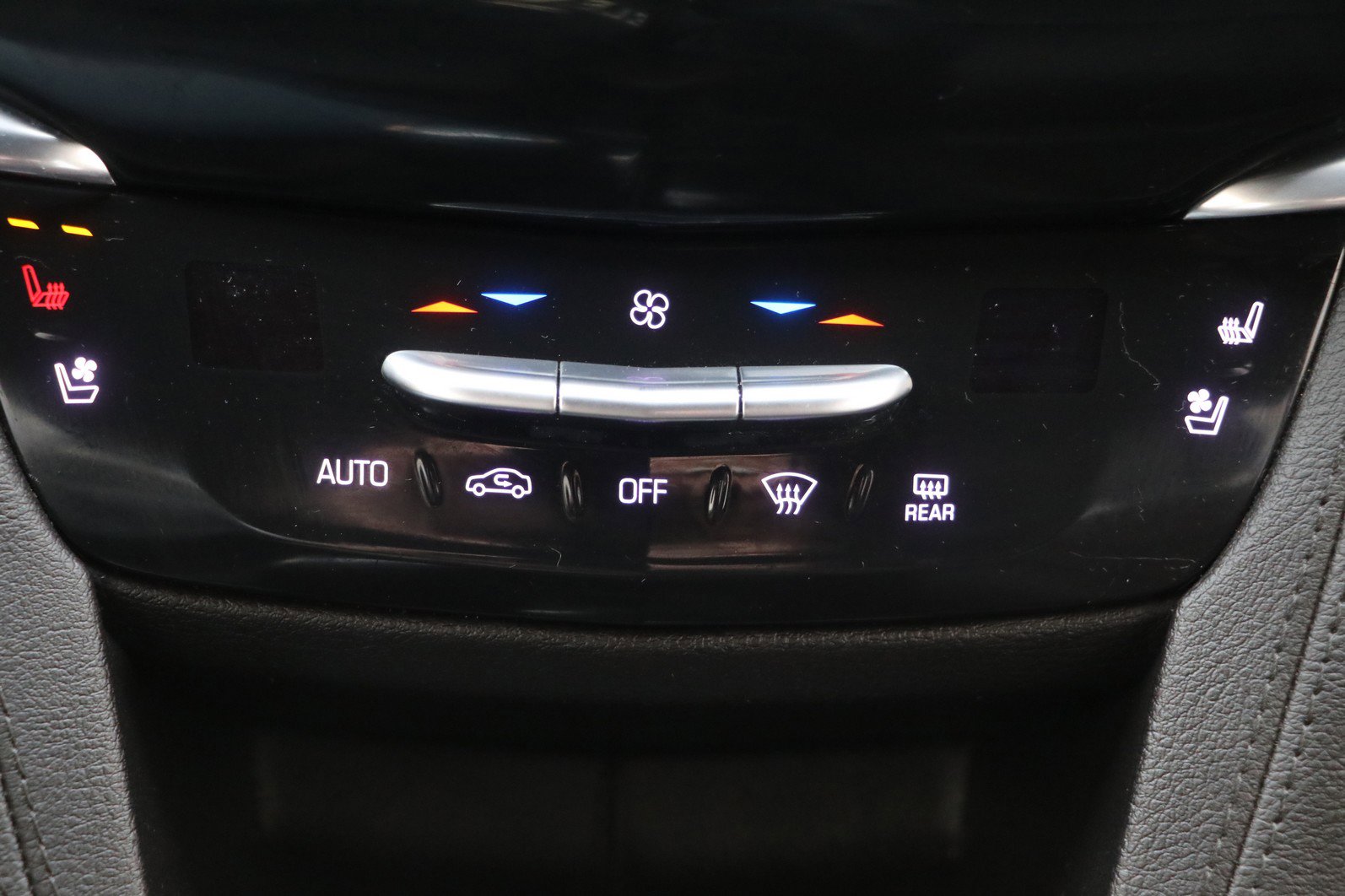 Used 2020 Cadillac XT6 Premium Luxury image 22