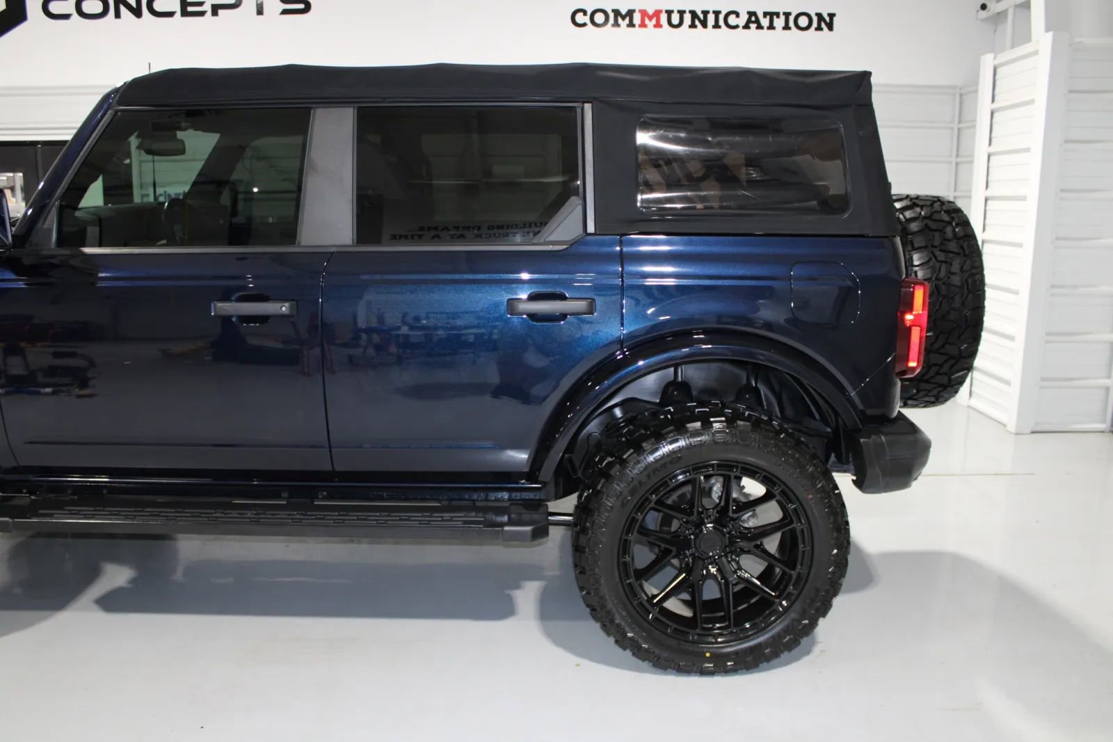Used 2021 Ford Bronco Black Diamond w/ Sasquatch Package AWD/4WD image 13