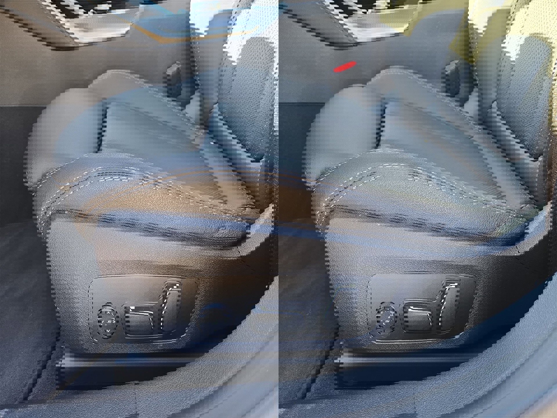 Used 2025 BMW 430i xDrive w/ M Sport Package image 17