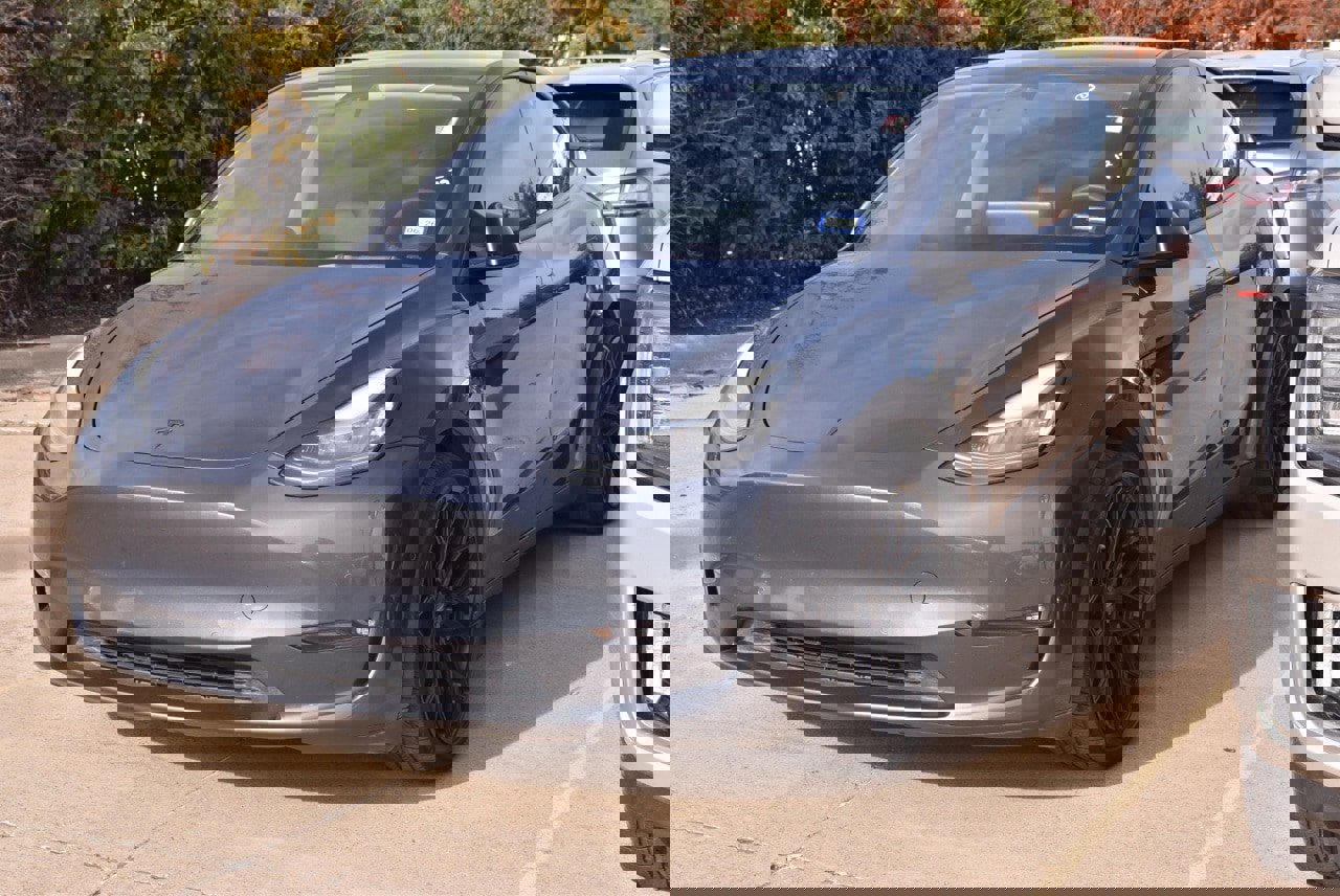 Used 2021 Tesla Model Y Long Range image 1