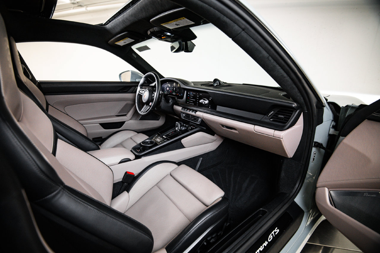 Certified 2025 Porsche 911 Carrera GTS RWD image 28
