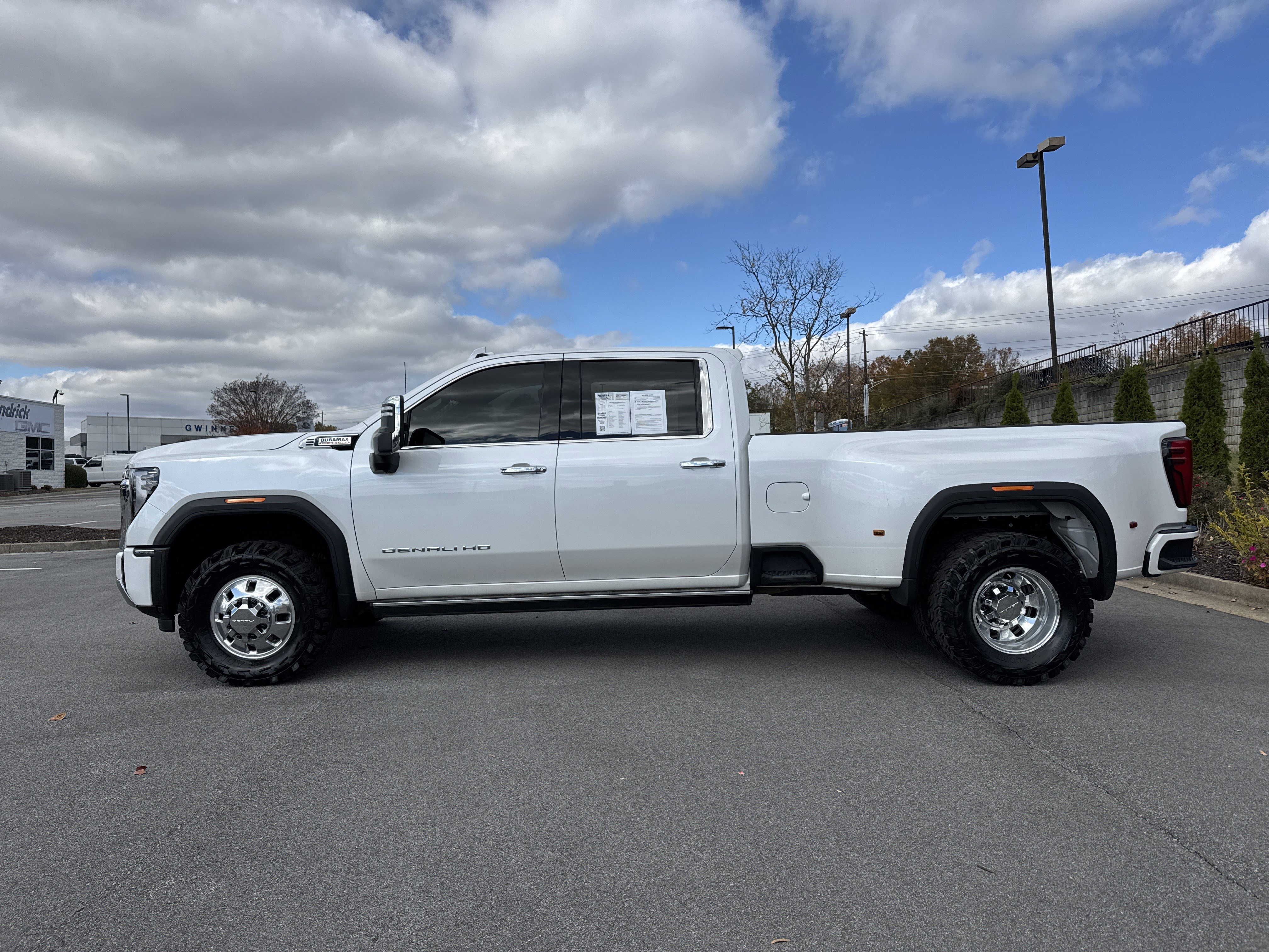Used 2024 GMC Sierra 3500 Denali w/ Technology Package image 7