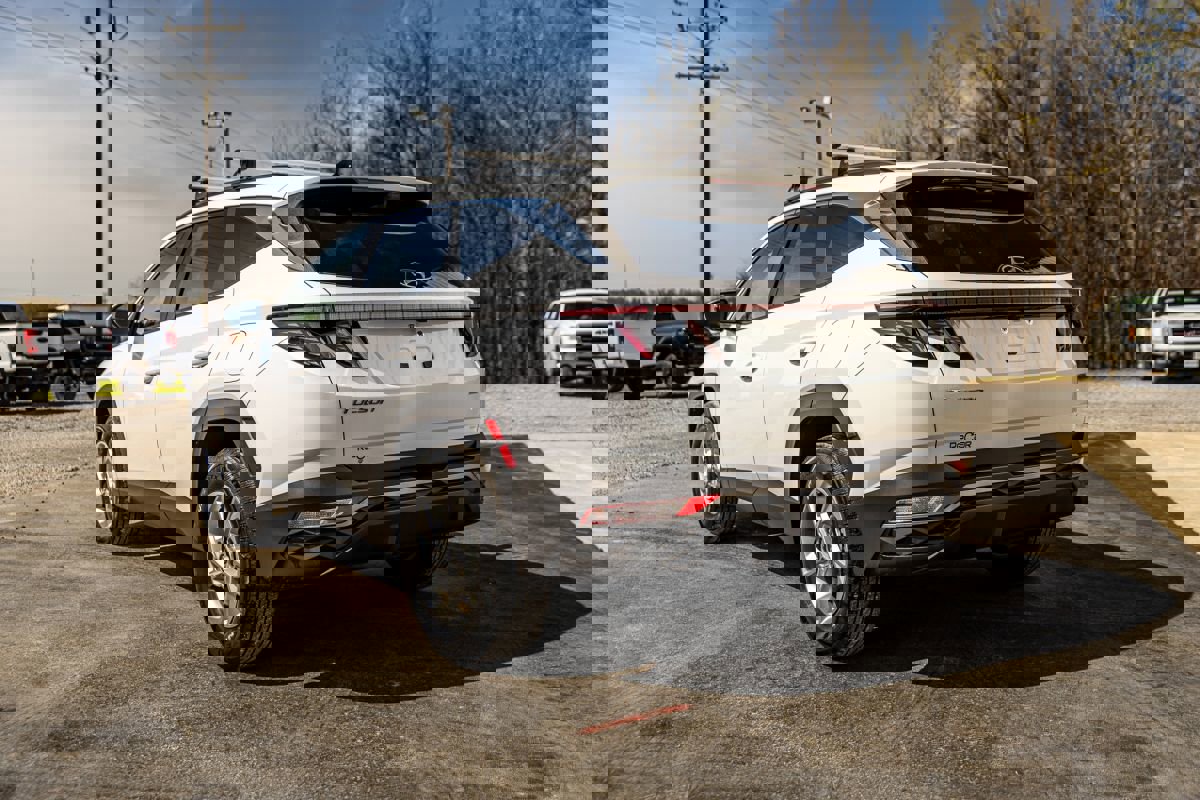 Used 2023 Hyundai Tucson SEL image 3