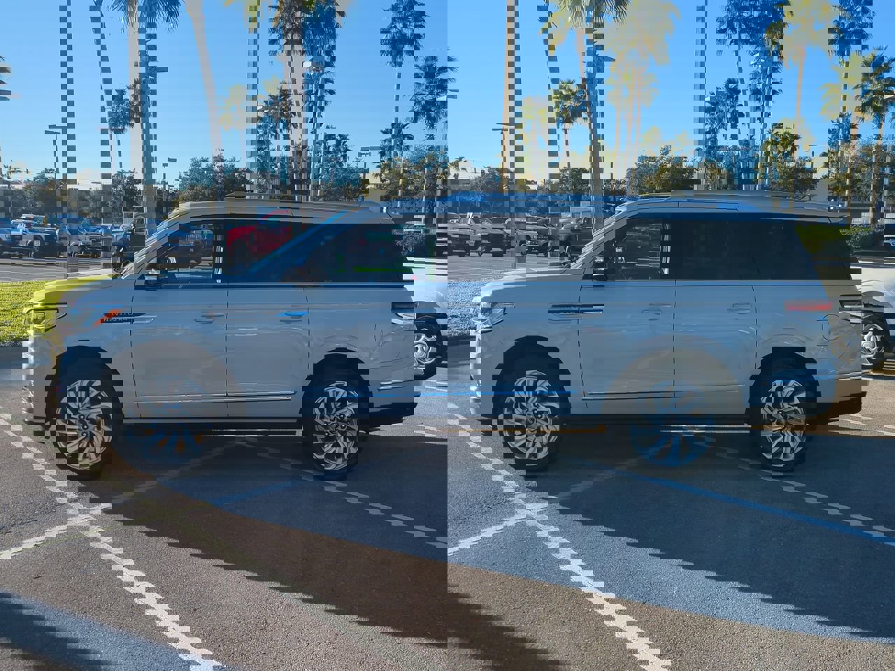 Certified 2024 Lincoln Navigator L Reserve image 7