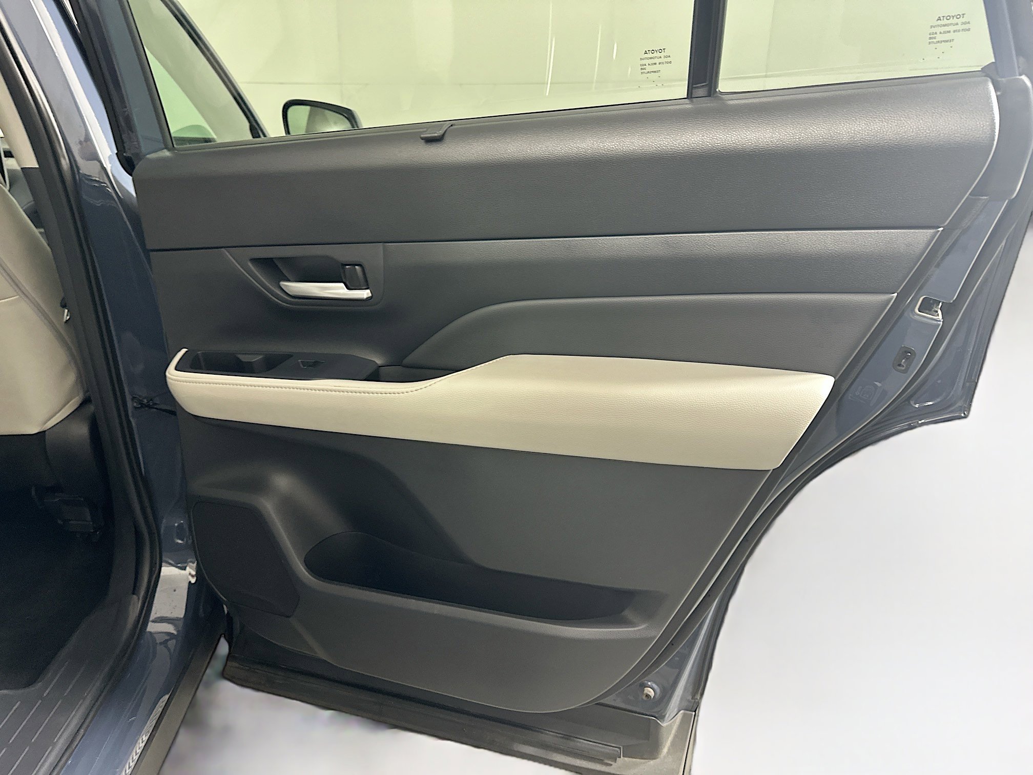 Used 2025 Toyota Grand Highlander FWD image 33