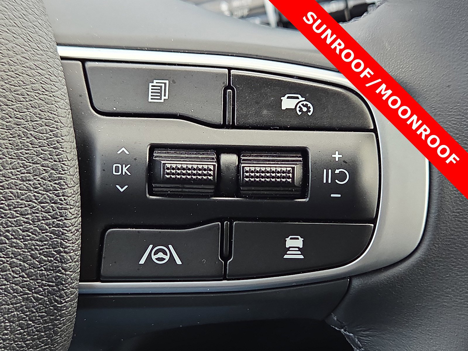 Used 2025 Kia Sportage SX image 22