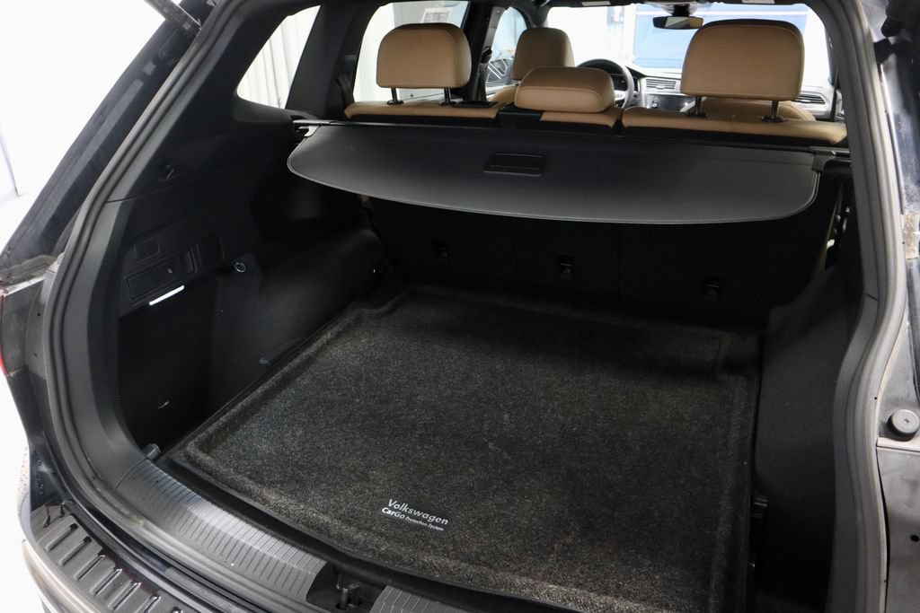 Used 2024 Volkswagen Tiguan SE w/ Panoramic Sunroof Package AWD/4WD image 13