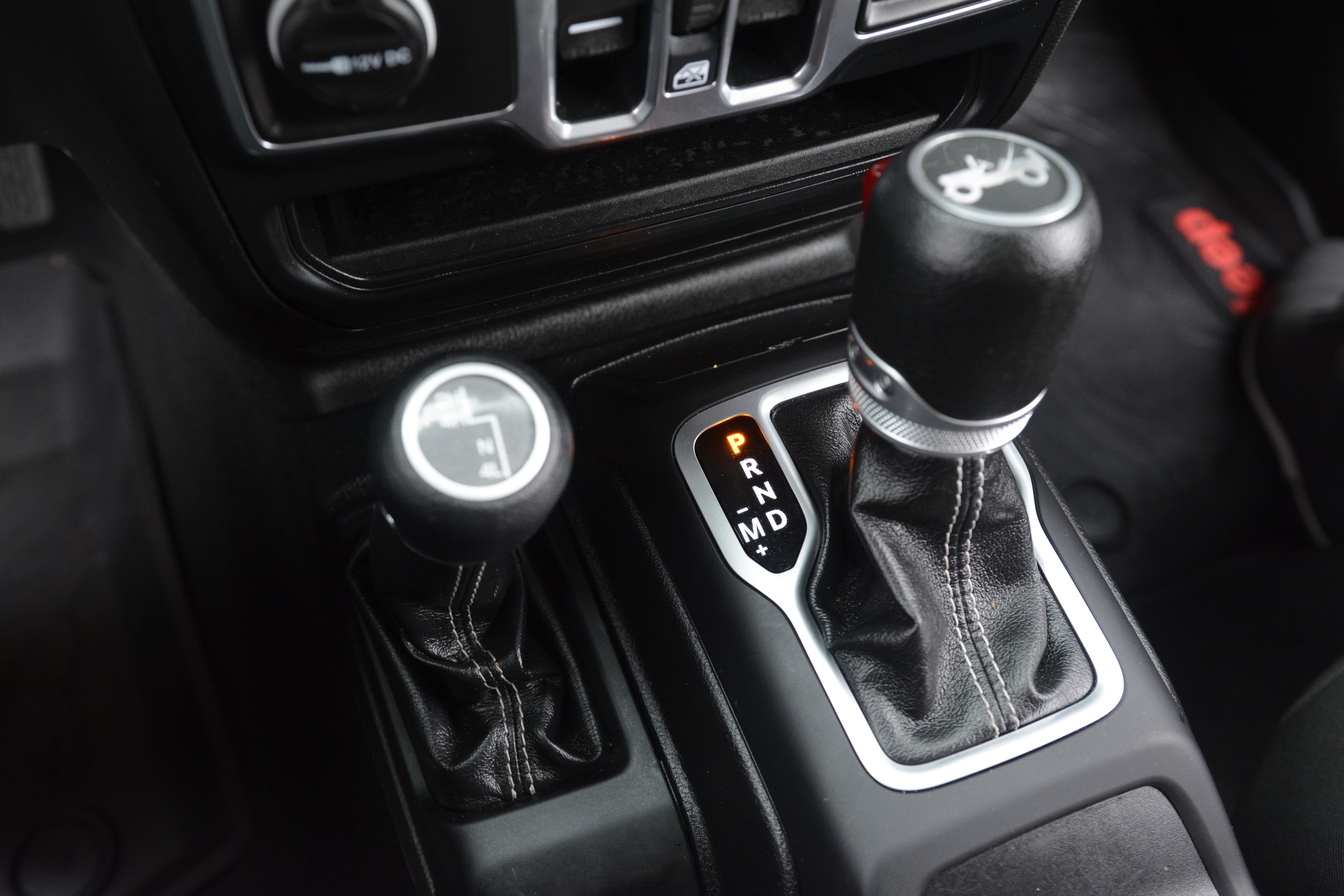Used 2018 Jeep Wrangler Unlimited Sahara AWD/4WD image 24