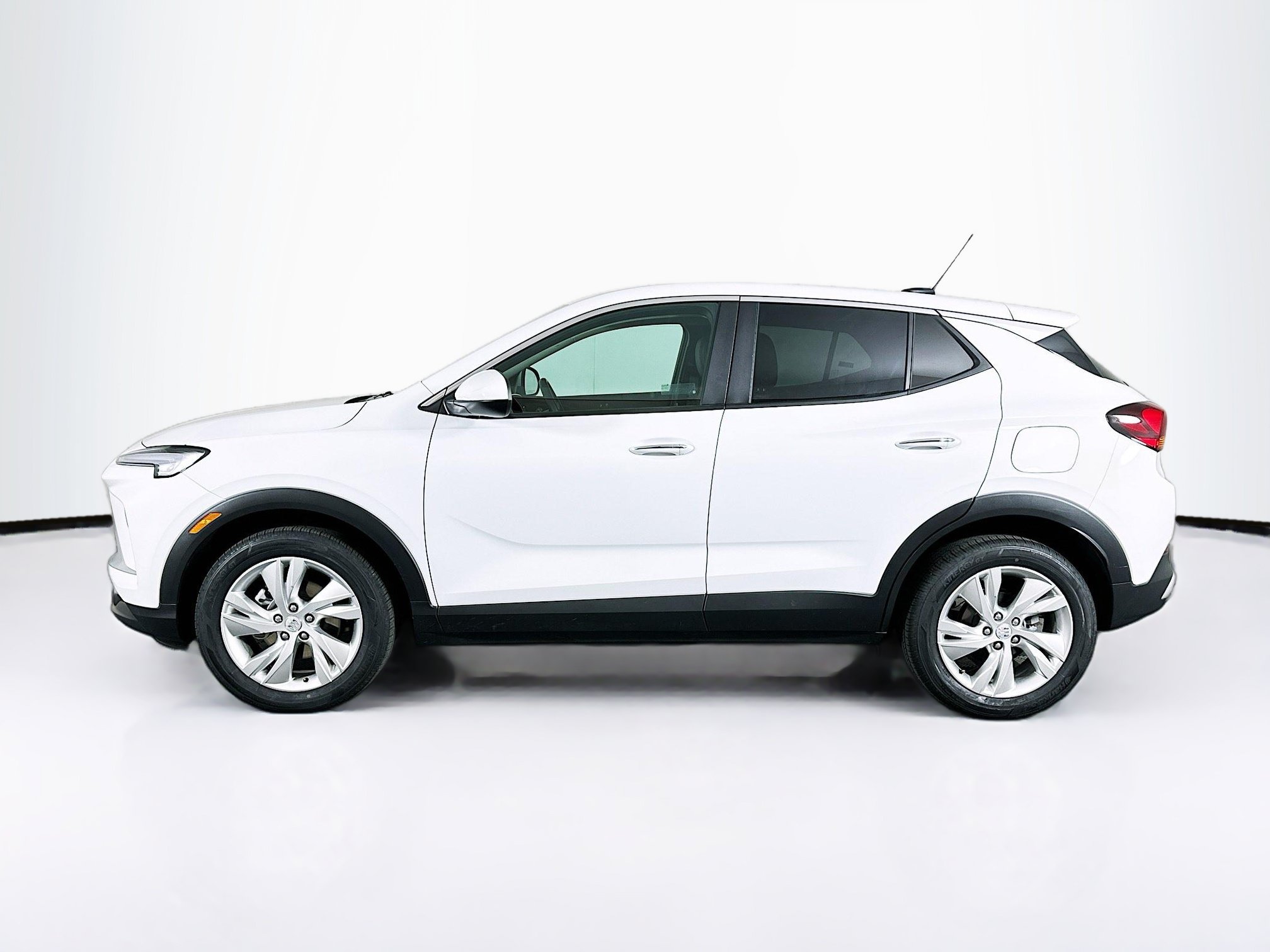 Used 2025 Buick Encore GX Preferred FWD image 4