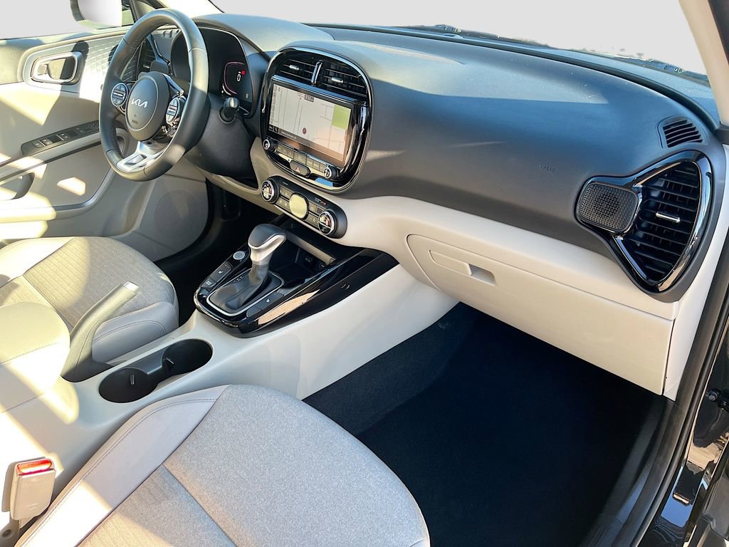 Certified 2023 Kia Soul EX image 28