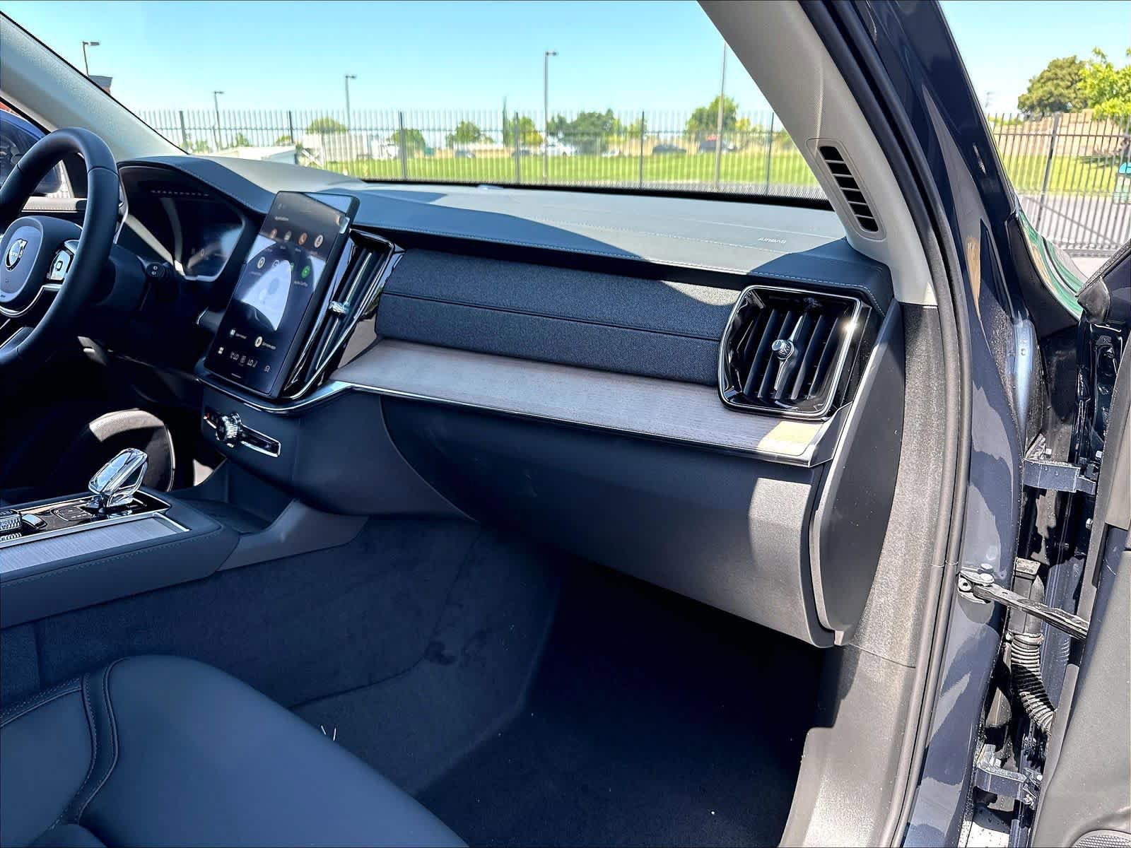 New 2026 Volvo XC90 T8 Plus w/ Protection Package AWD/4WD image 29