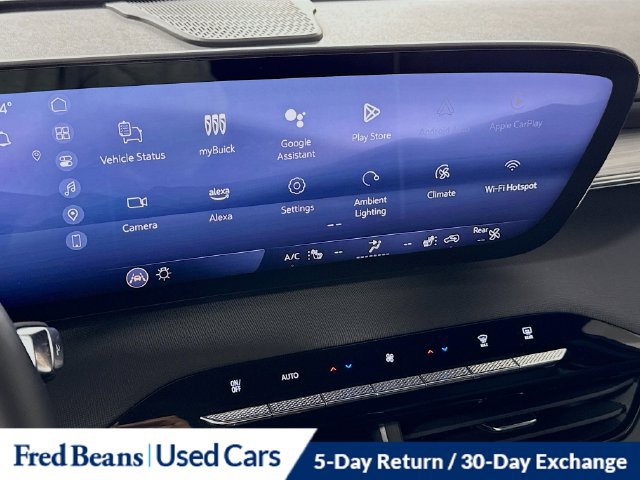 Used 2025 Buick Enclave Preferred FWD image 3