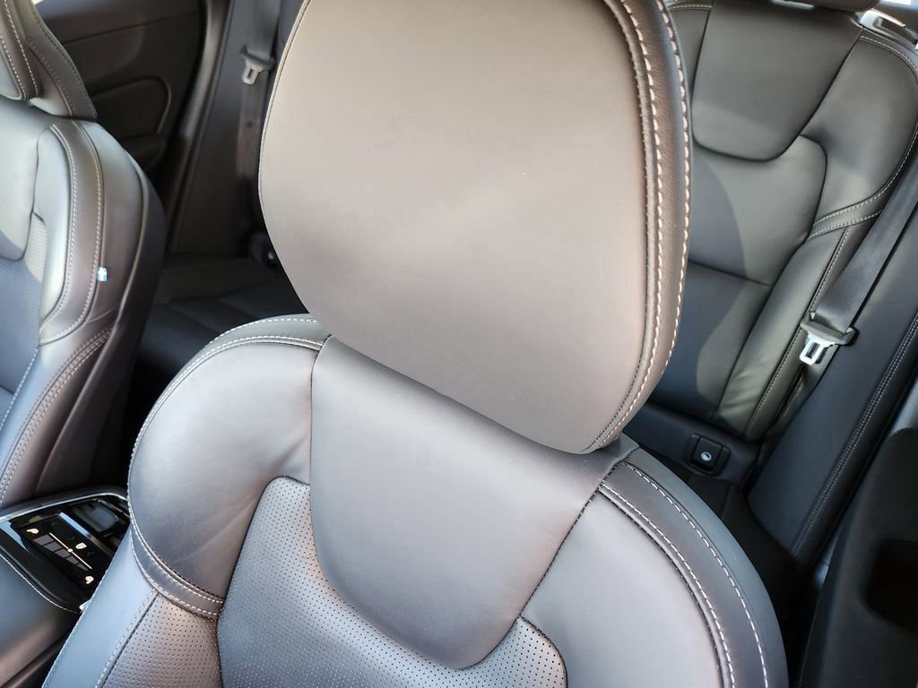 Used 2023 Volvo XC60 B6 Ultimate w/ Climate Package image 9