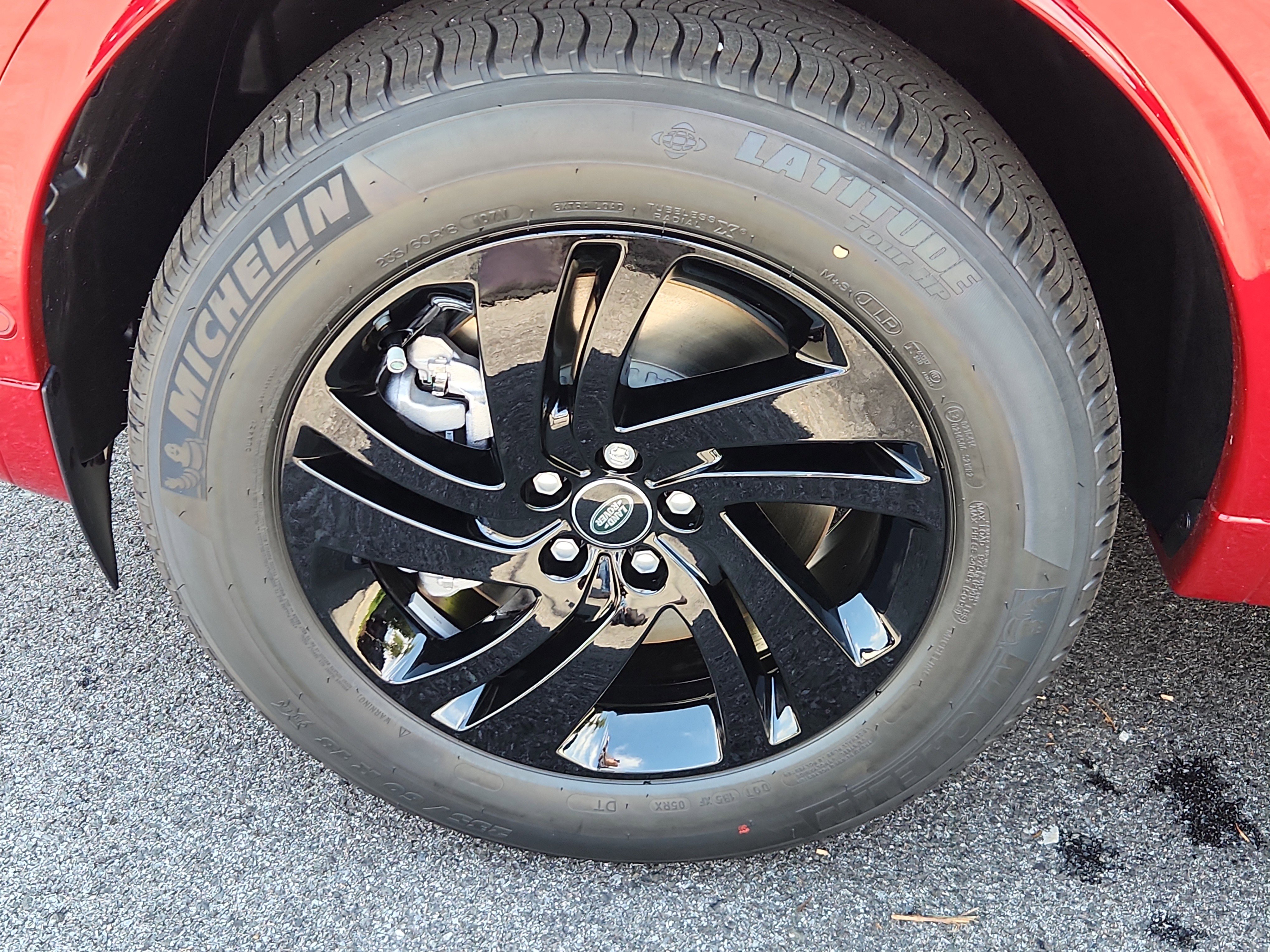 New 2025 Land Rover Discovery Sport S image 9