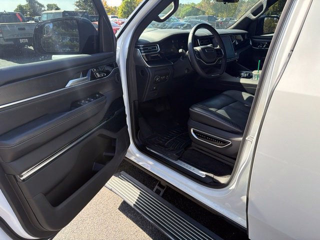 Used 2025 Jeep Grand Wagoneer Series II Obsidian w/ Quick Order Packagew 28T AWD/4WD image 11