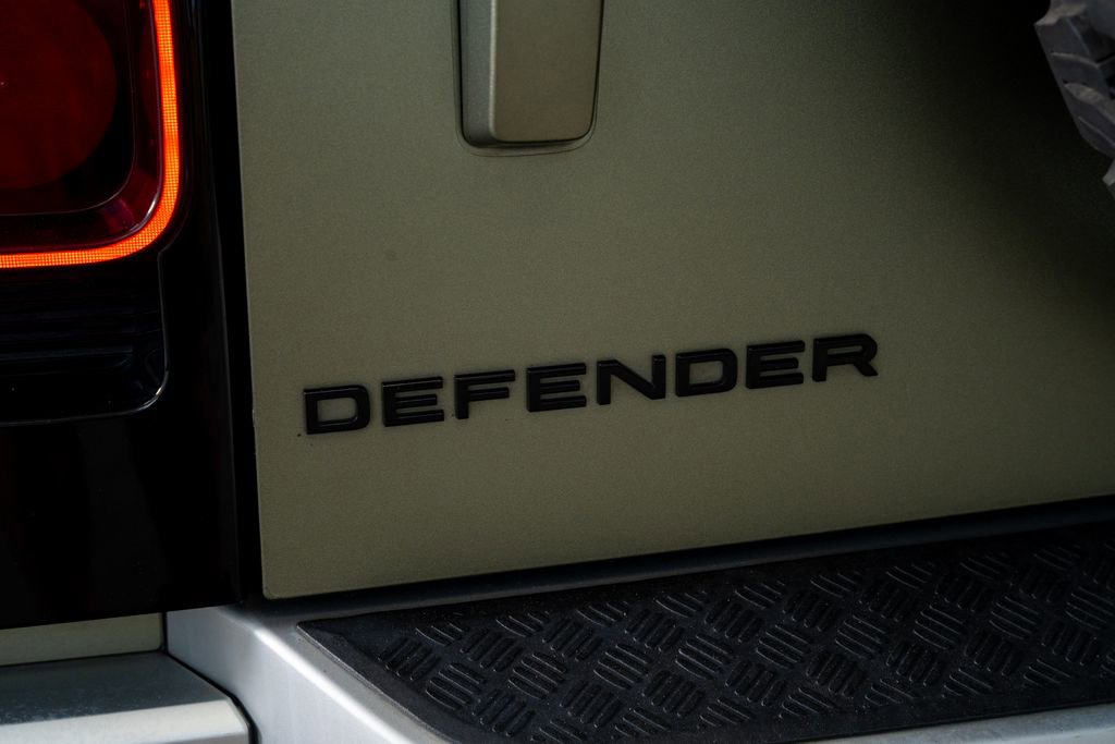 Used 2020 Land Rover Defender 110 SE AWD/4WD image 16