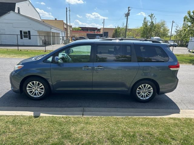 Used 2013 Toyota Sienna XLE FWD image 29