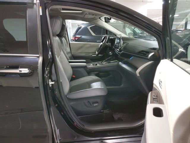 Used 2024 Toyota Sienna Limited image 25