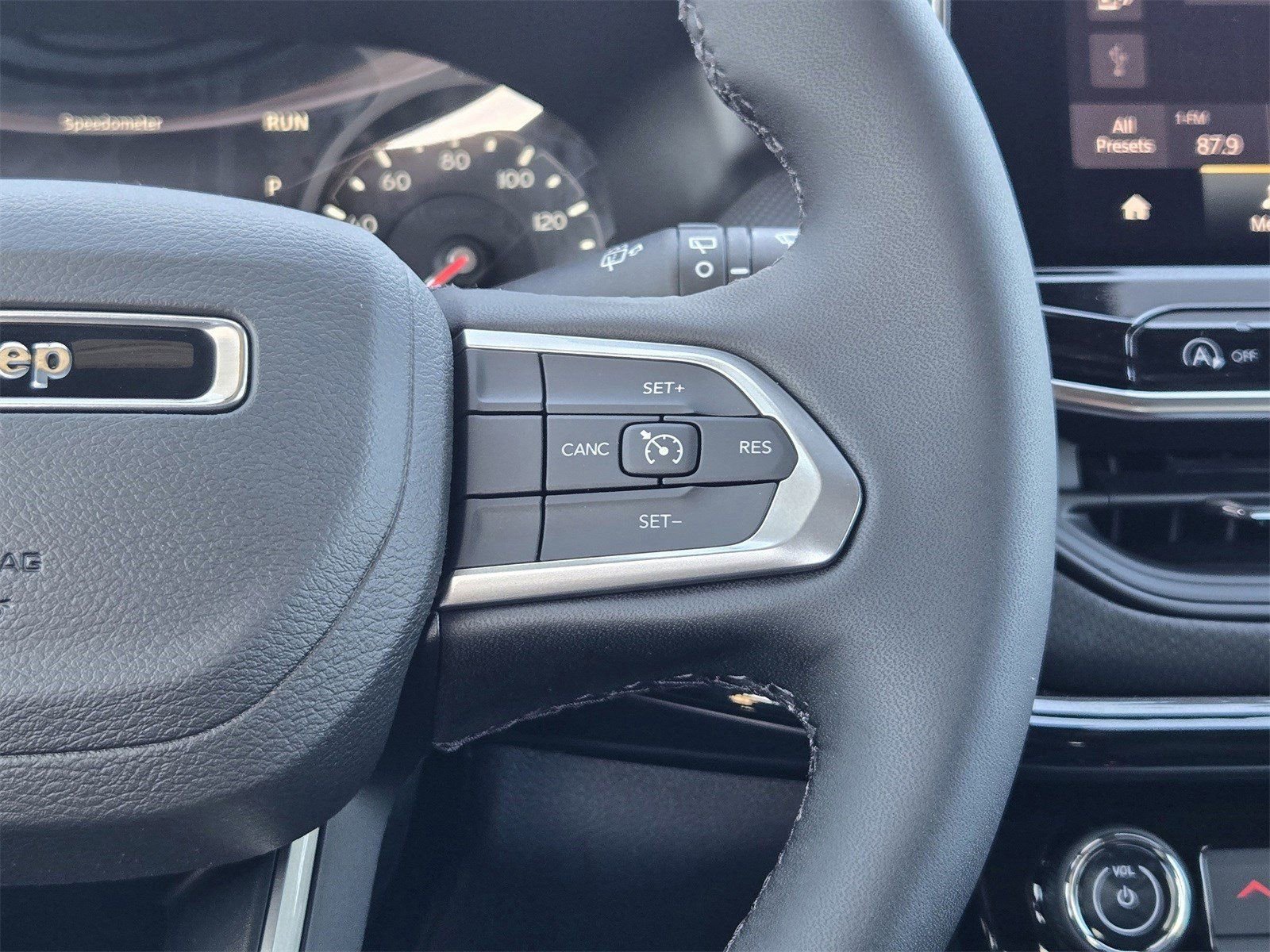 New 2026 Jeep Compass Latitude image 29