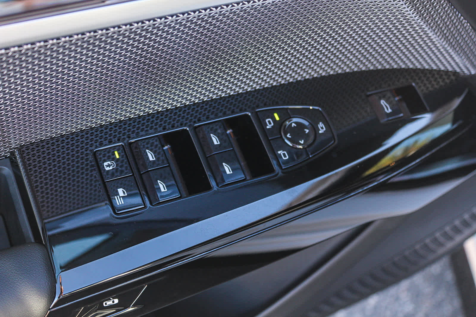 Used 2025 BMW 740i 740i w/ Premium Package image 19