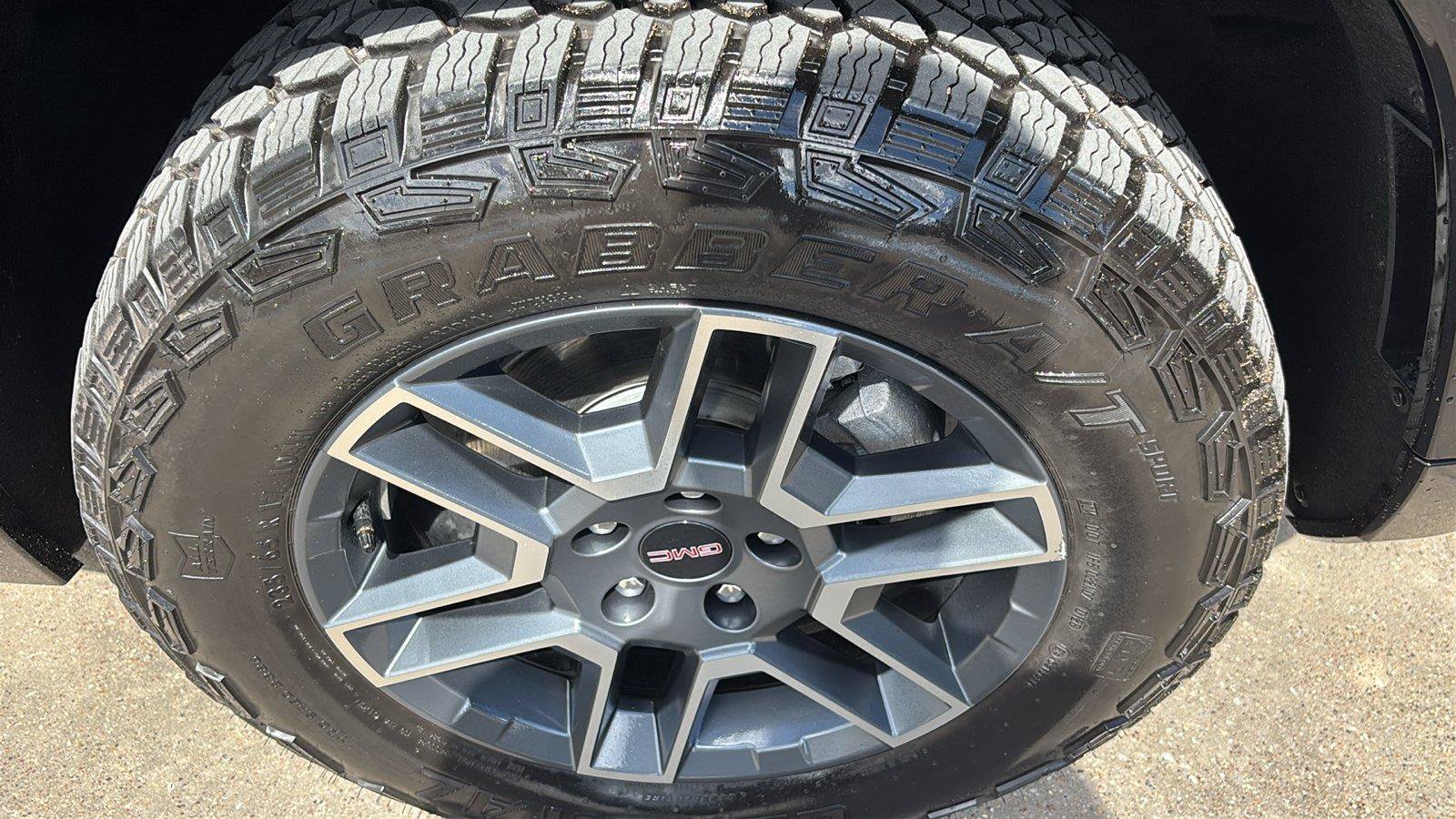 Certified 2026 GMC Terrain AT4 w/ LPO, Black Badging Package AWD/4WD image 10