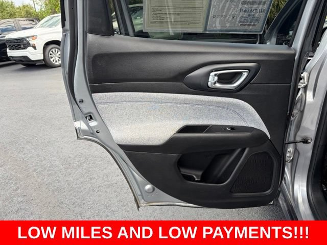 Used 2023 Jeep Compass Latitude AWD/4WD image 13