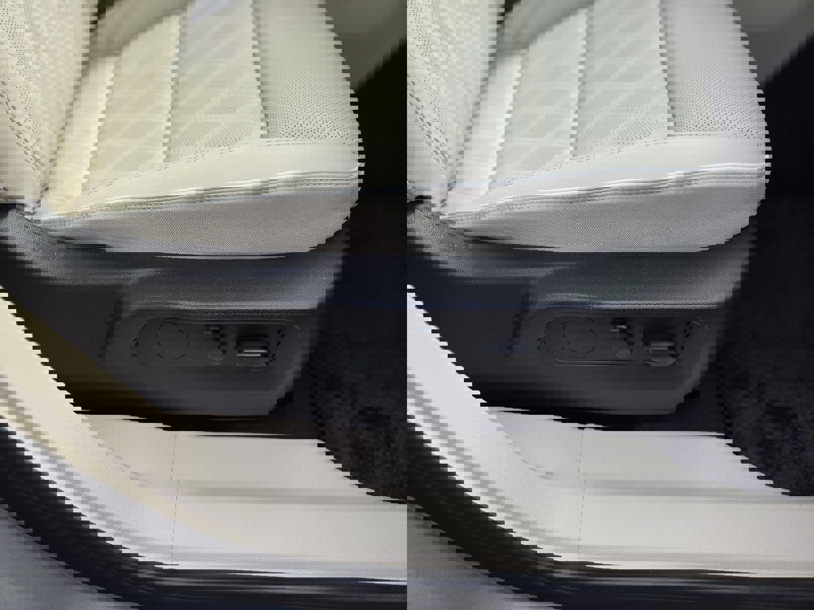 Certified 2023 Buick Envision Avenir image 36