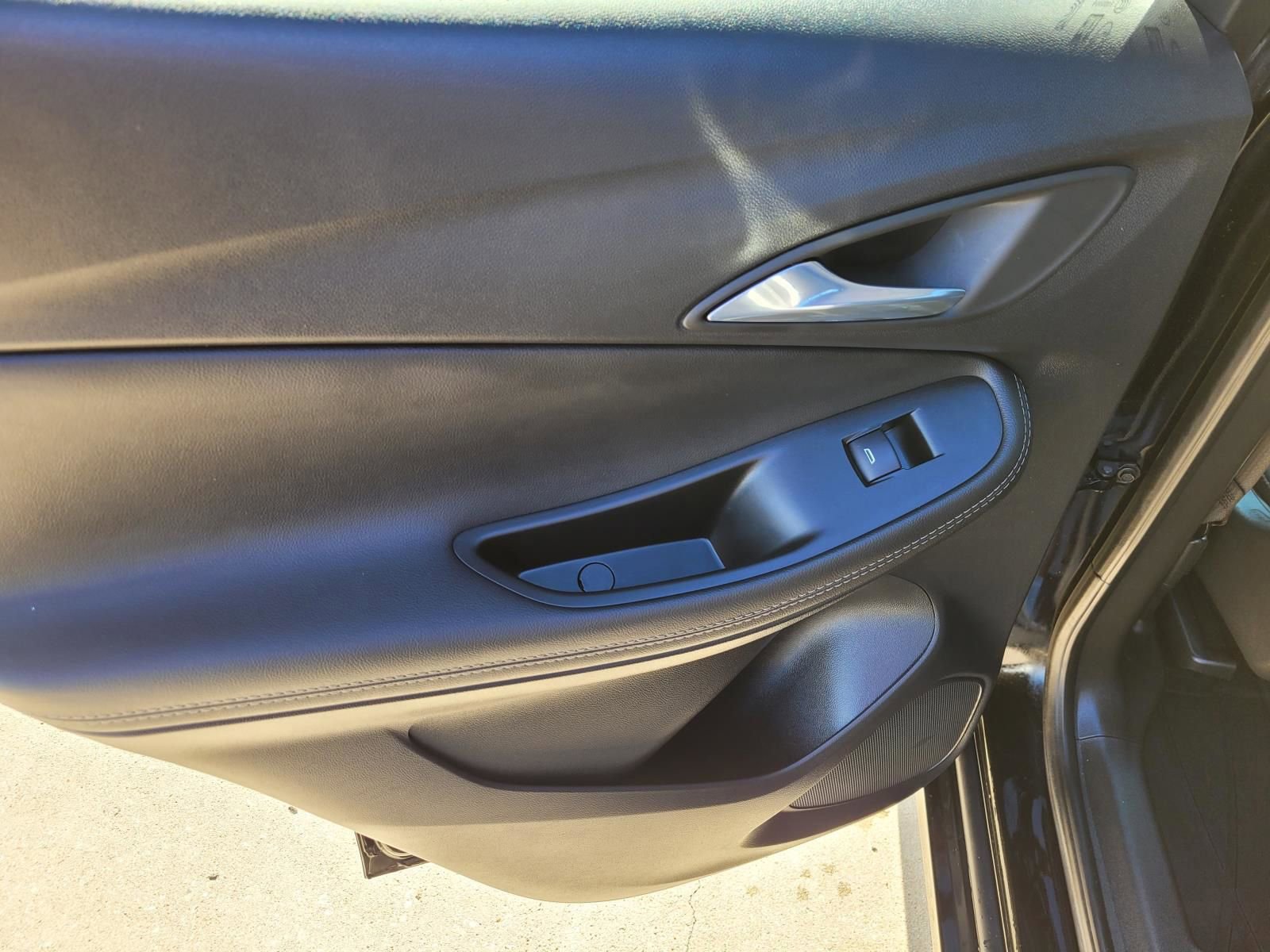 Used 2022 Buick Encore GX Select w/ Sport Touring Package image 15