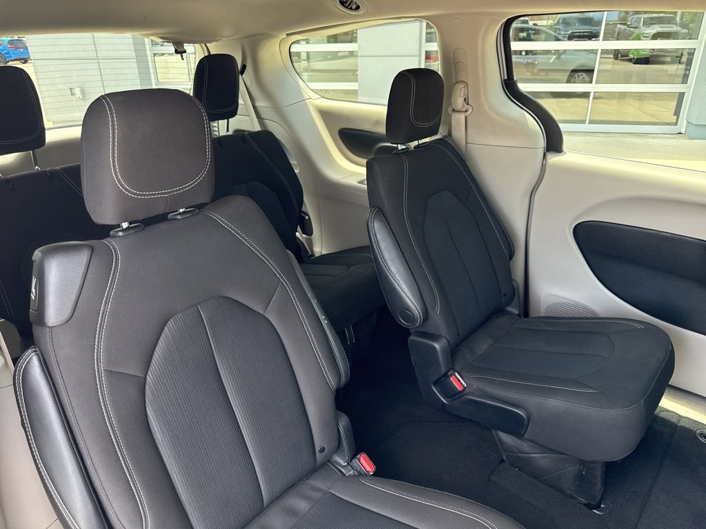 Used 2023 Chrysler Voyager LX FWD image 37