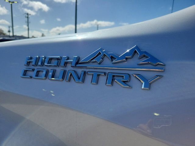 Used 2024 Chevrolet Silverado 1500 High Country w/ Technology Package AWD/4WD image 9