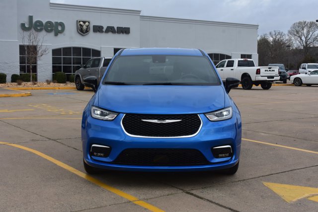 New 2026 Chrysler Pacifica Select image 2