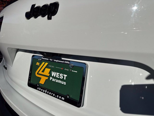 Used 2024 Jeep Grand Cherokee L Laredo AWD/4WD image 12