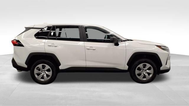 Used 2025 Toyota RAV4 LE image 8
