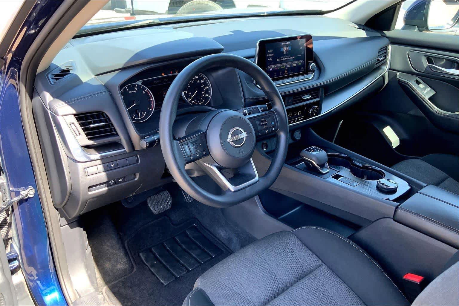 Used 2024 Nissan Rogue SV image 18