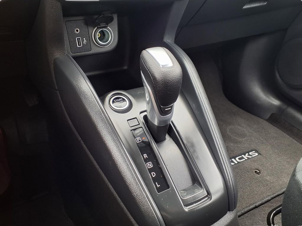 Certified 2025 Nissan Kicks Play S image 11