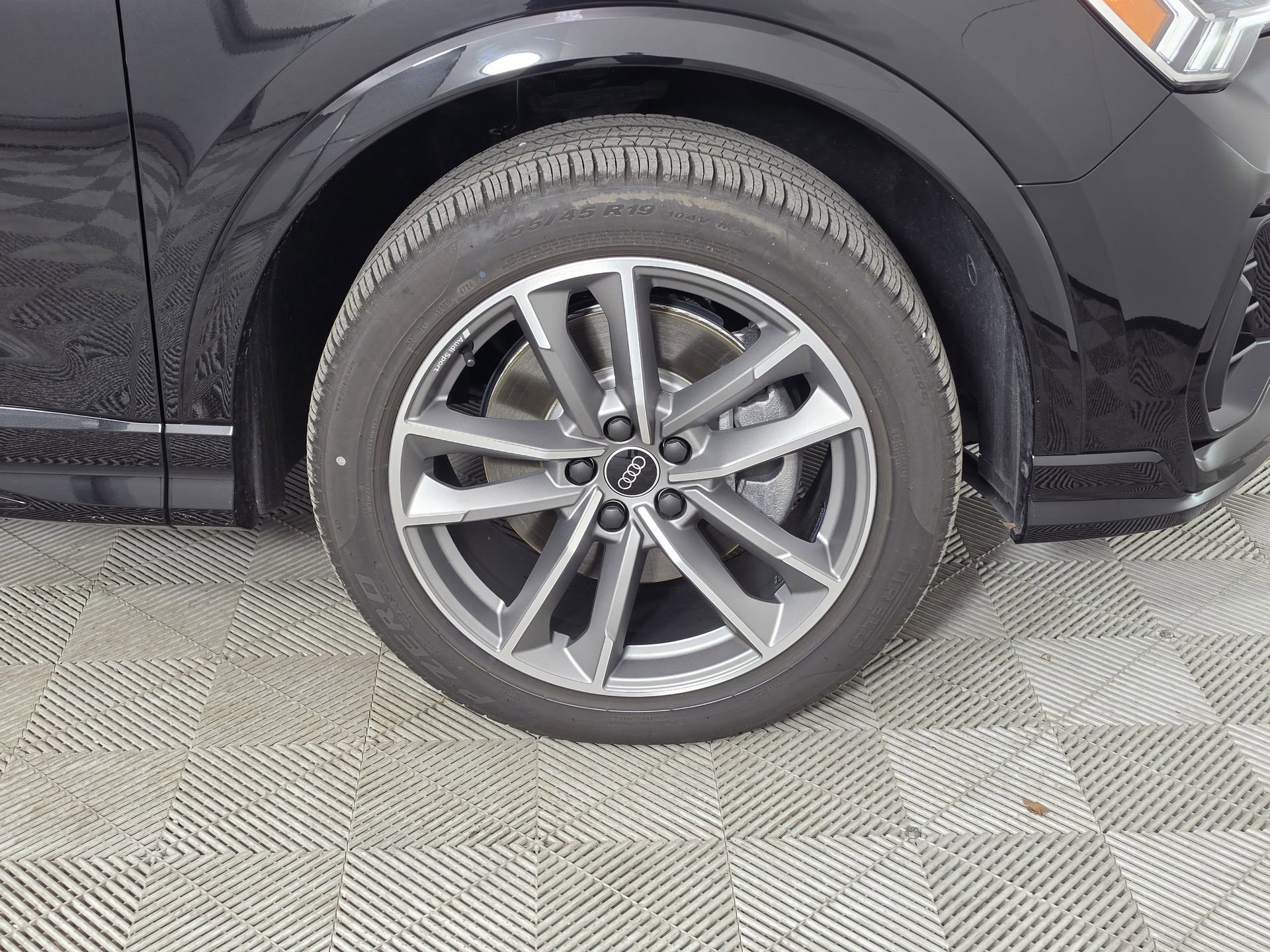 Certified 2025 Audi Q3 2.0T Premium w/ Convenience Package AWD/4WD image 10