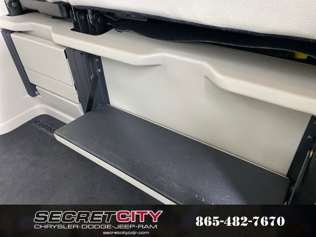 Used 2014 Dodge Grand Caravan SXT image 24