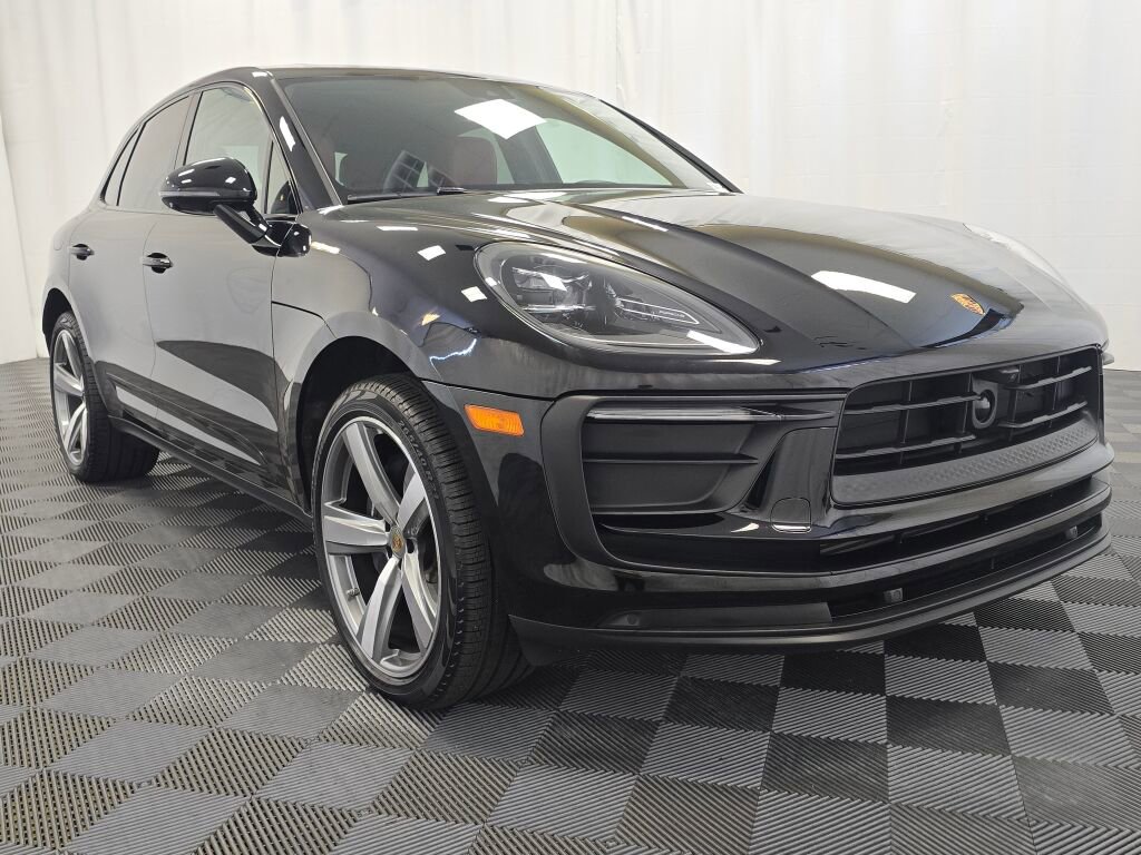 Certified 2024 Porsche Macan image 9