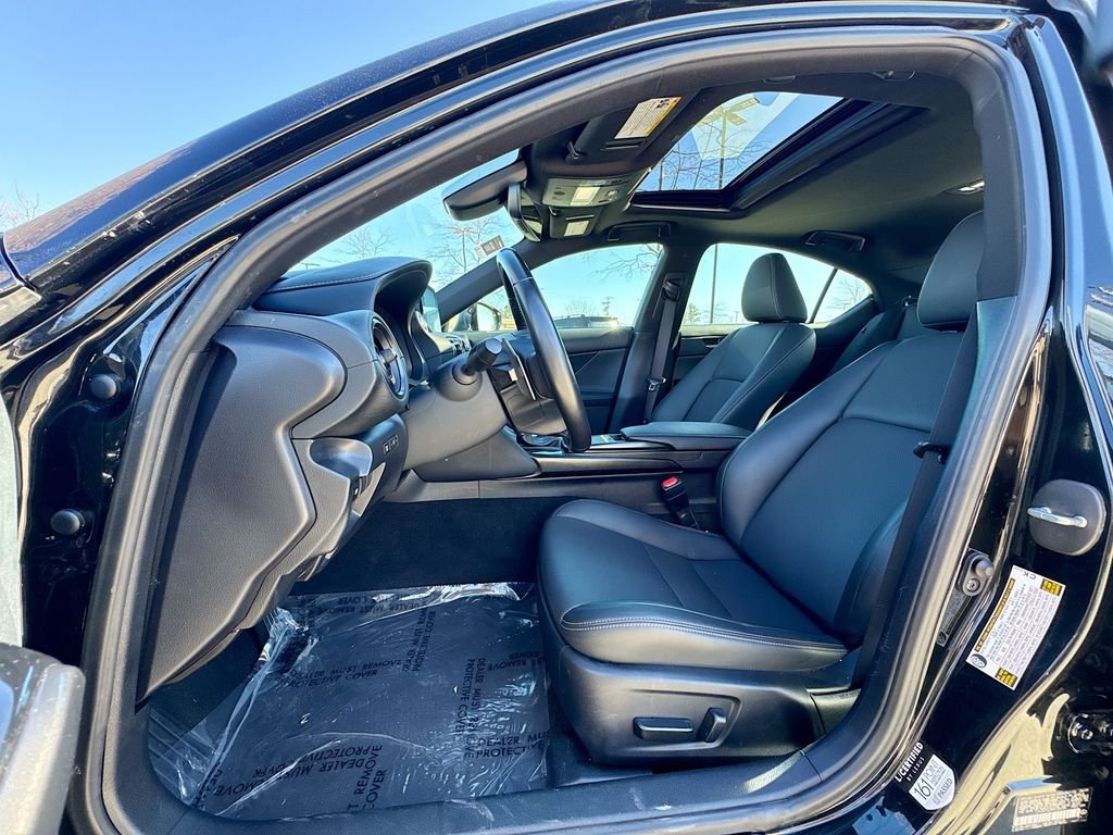 Used 2023 Lexus IS 300 w/ Comfort Package RWD image 20