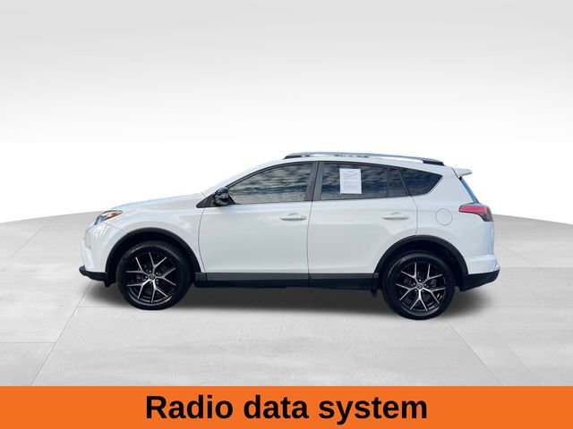 Used 2016 Toyota RAV4 SE image 2