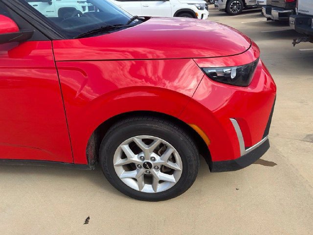Used 2025 Kia Soul LX w/ LX Technology Package FWD image 2
