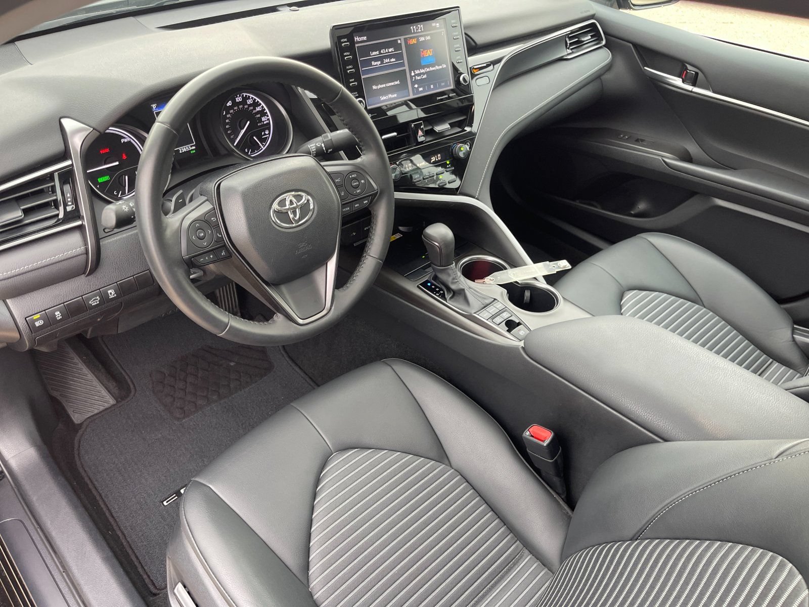 Used 2023 Toyota Camry SE w/ Audio Upgrade Package FWD image 10