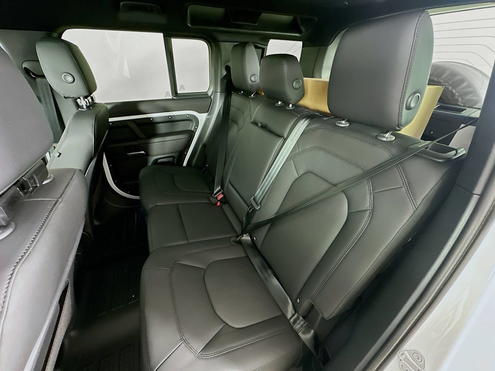 New 2026 Land Rover Defender 110 X-Dynamic SE AWD/4WD image 36