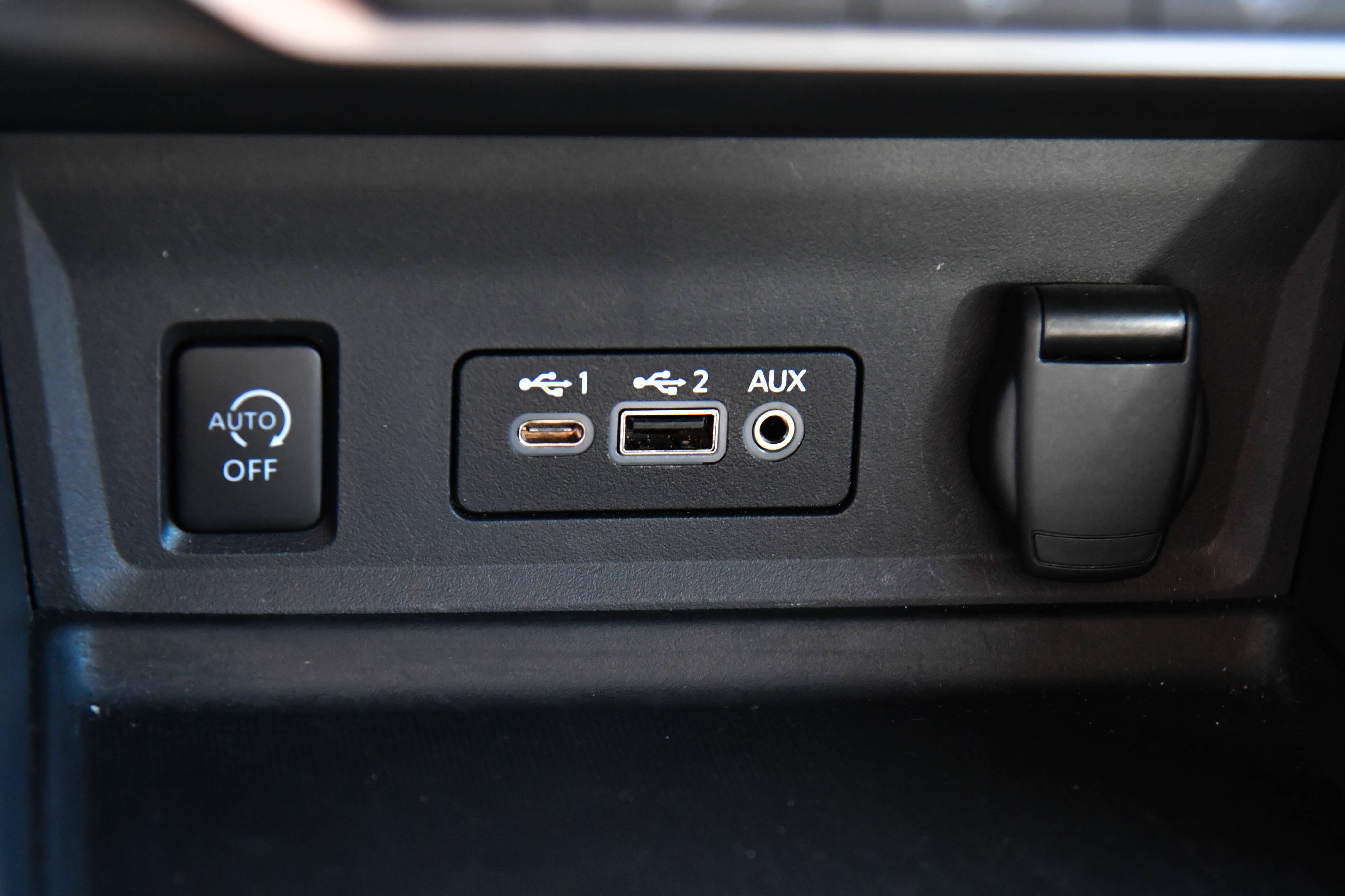 Used 2025 Nissan Sentra SV FWD image 22
