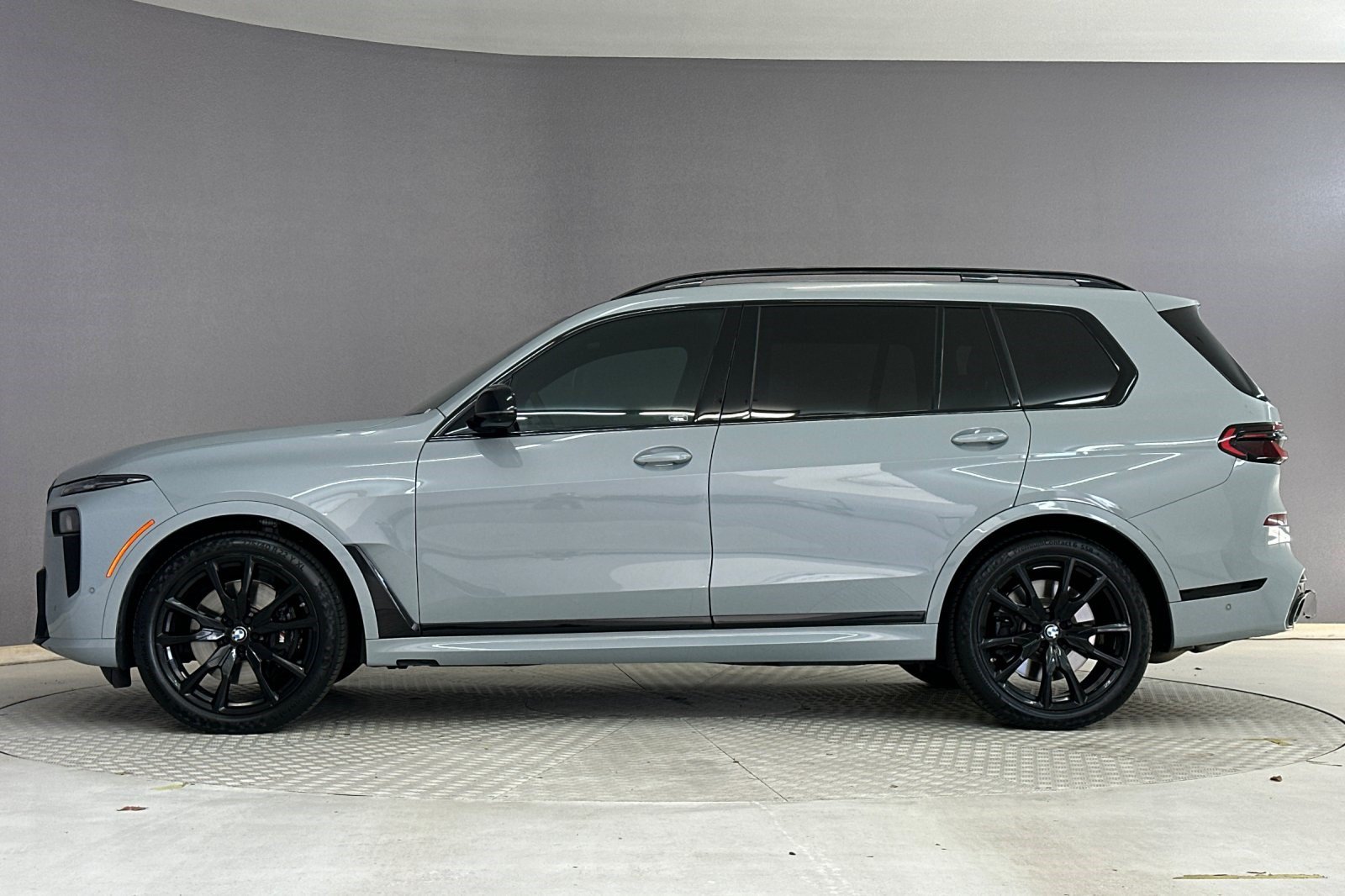 Certified 2025 BMW X7 M60i AWD/4WD image 2