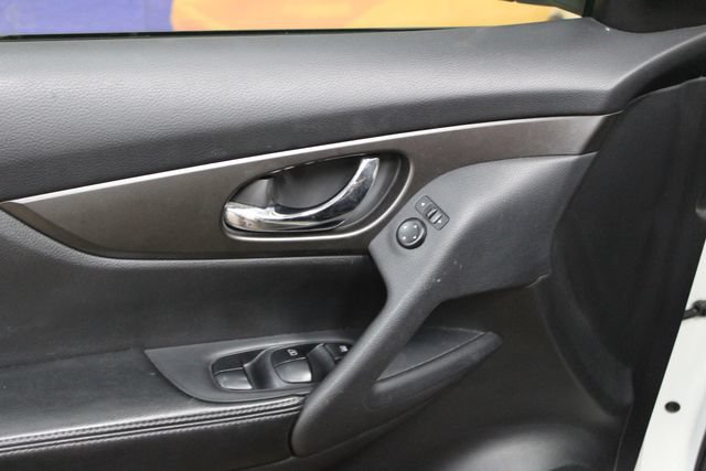 Used 2015 Nissan Rogue SV AWD/4WD image 11