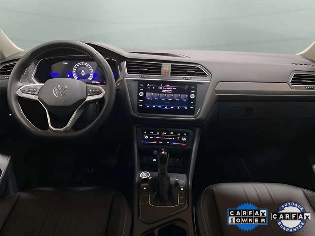 Used 2023 Volkswagen Tiguan SE w/ Panoramic Sunroof Package image 11